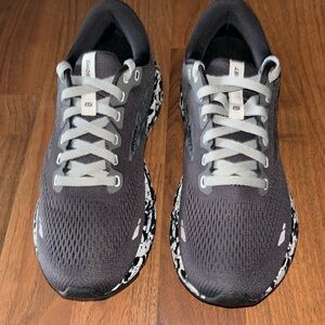 Brooks Ghost 15, women’s size 9.5. Black/gray/white